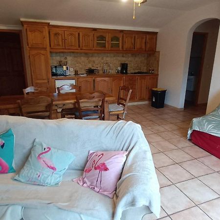 Les Prairies Mas Roux Guest House Raphele Bilik gambar