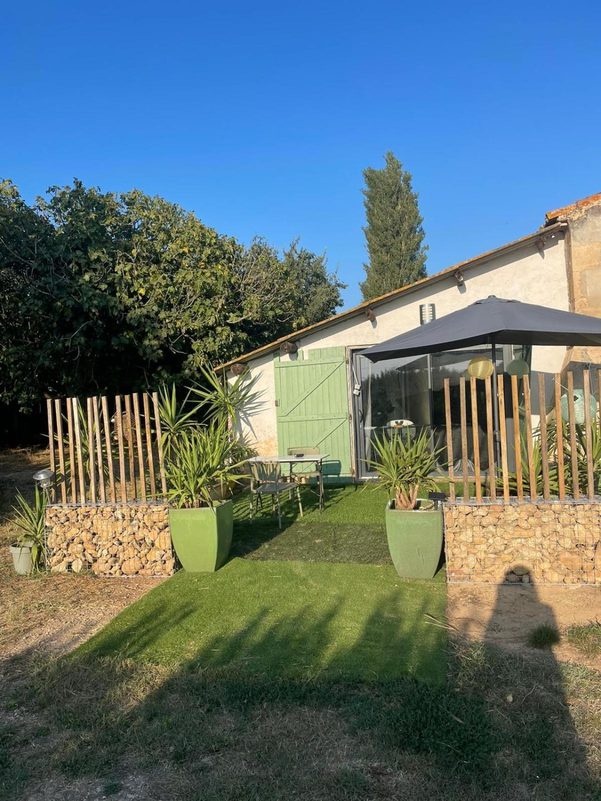 Les Prairies Mas Roux Guest House Raphele Bilik gambar