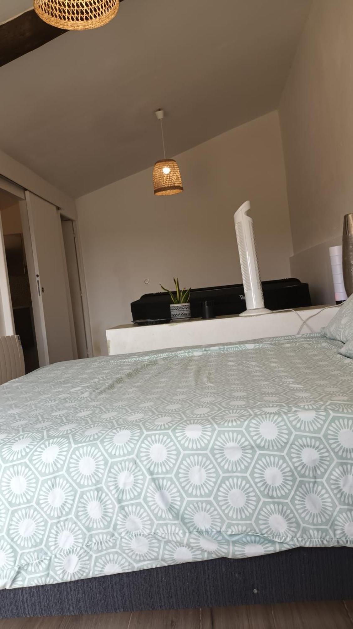 Les Prairies Mas Roux Guest House Raphele Bilik gambar