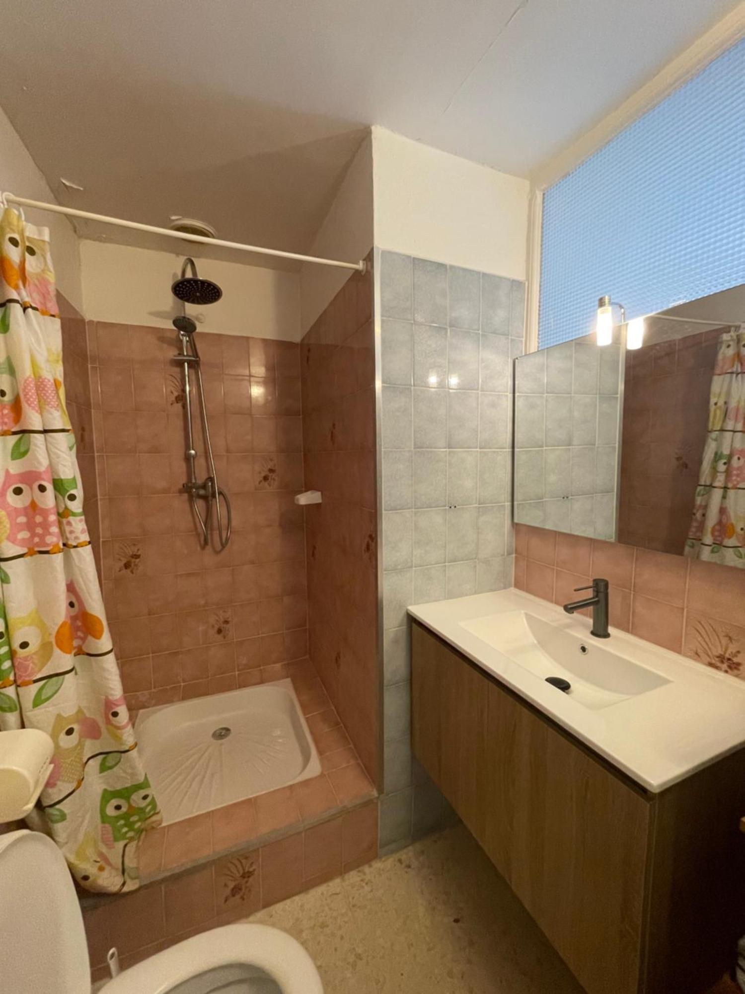 Les Prairies Mas Roux Guest House Raphele Bilik gambar