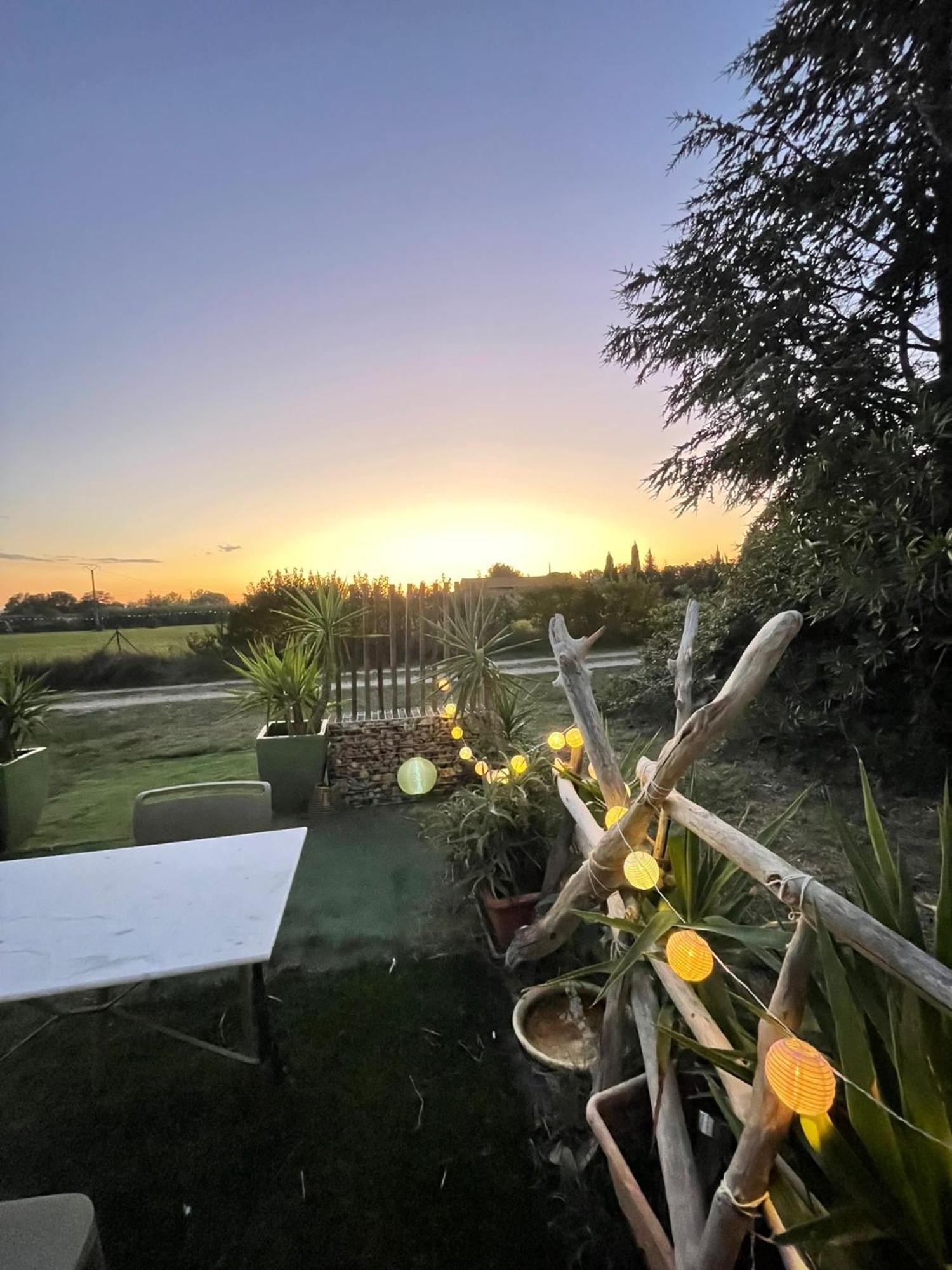 Les Prairies Mas Roux Guest House Raphele Bilik gambar